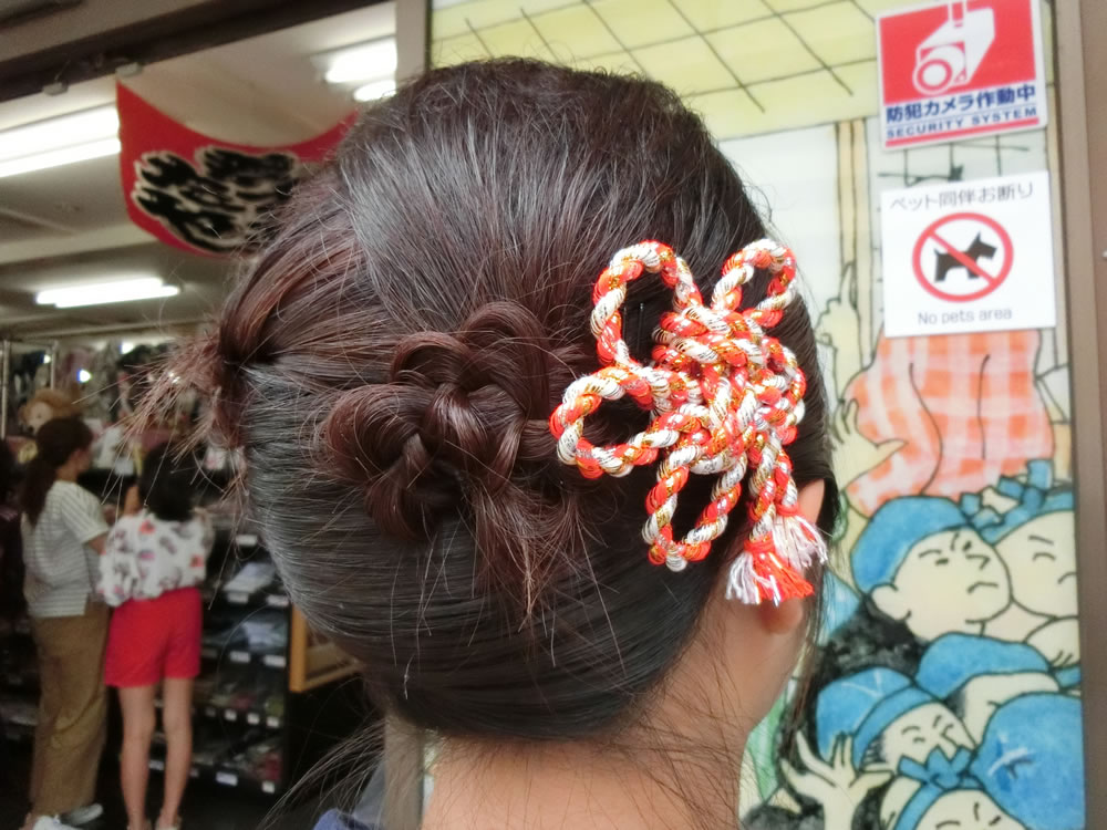 祭り女子　祭りヘア　ヘアスタイル　ヘアアレンジ　バンダナ紐　ねじり棒　ミニお面